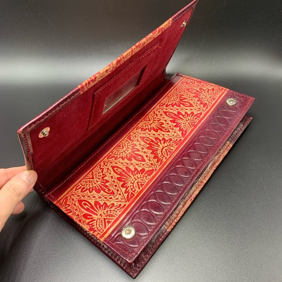 Textured clutch purse from India - Picture 5 of 14